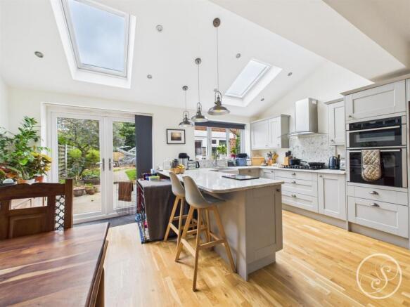 KITCHEN/FAMILY ROOM