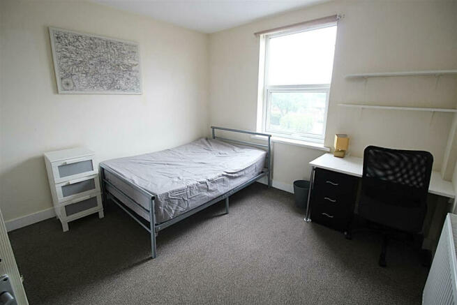 3 Bedroom end terrace house (HMO)