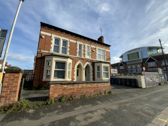 6 Bedroom semi-detached house - HMO