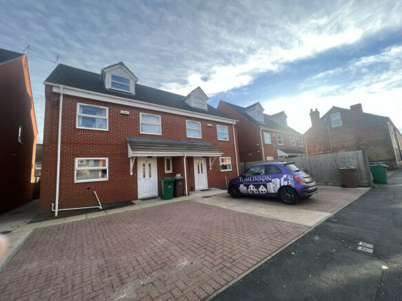 6 Bedroom semi-detached house - HMO