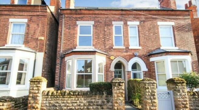 6 Bedroom semi-detached house - HMO