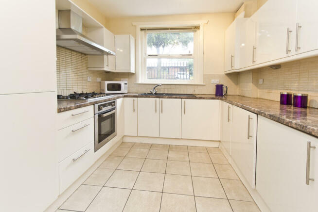 6 Bedroom Semi-Detached House - HMO