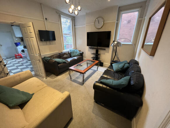 5 Bedroom semi-detached house - HMO