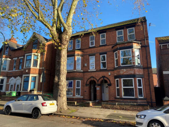4 Bedroom upper floor flat - HMO