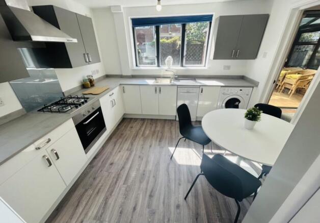 4 Bedroom Semi-Detached House - HMO