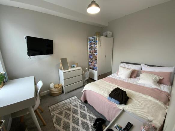 6 Bedroom end terrace house (HMO)