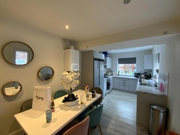 6 Bedroom end terrace house (HMO)