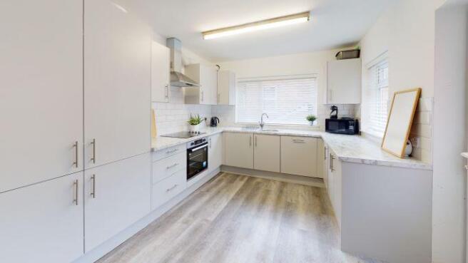 6 Bedroom semi-detached house