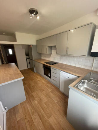 4 Bedroom semi-detached house - HMO