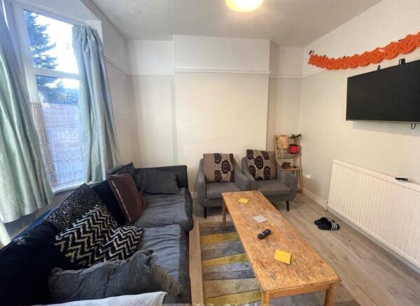 6 Bedroom end terraced house - HMO