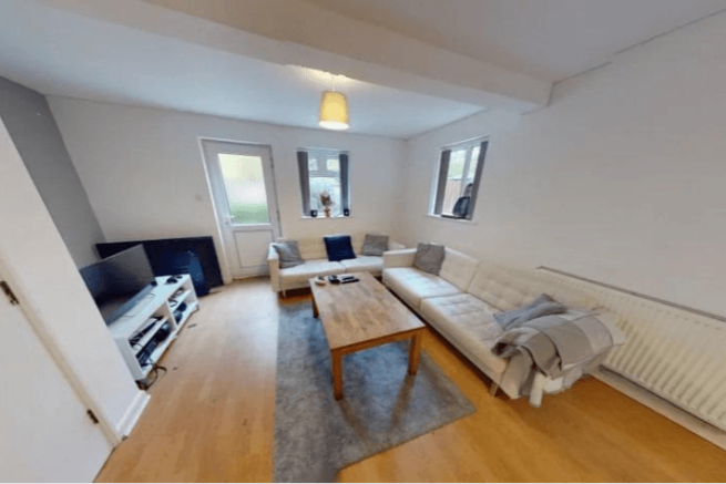 6 Bedroom semi-detached house - HMO