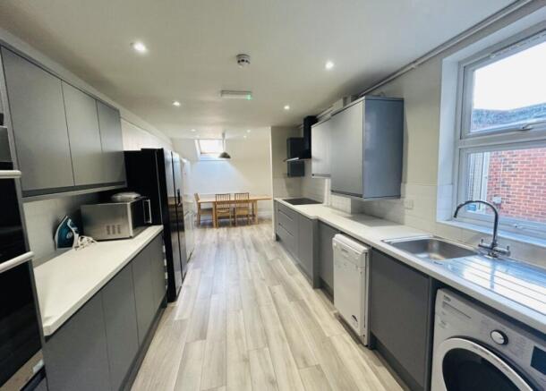 6 Bedroom semi-detached house (HMO)