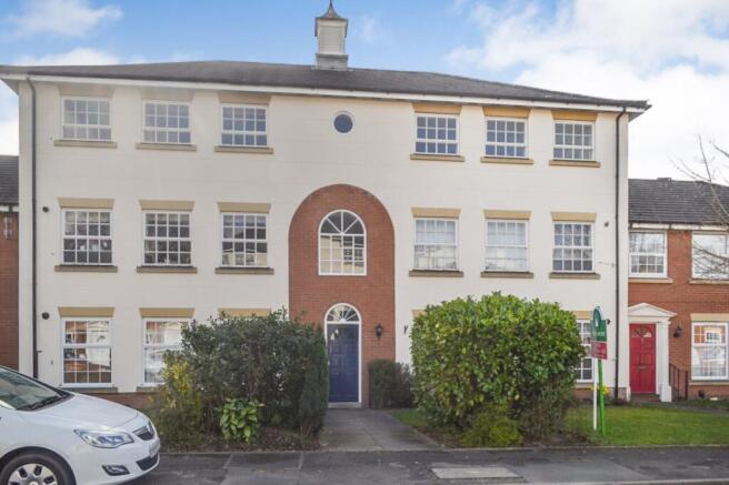 Two Bedroom Top Floor Apartment in Apley