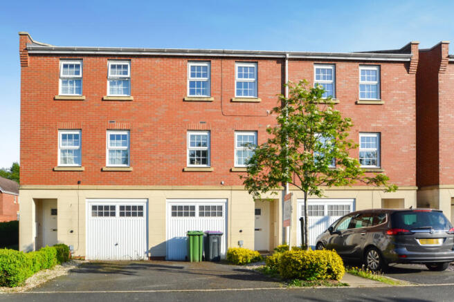 Four Bedroom Fully Furnished Terraced Property in