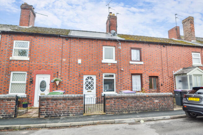 Two Bedroom Mid Terrace Property in St Georges