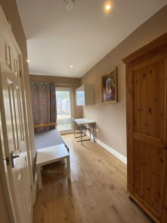 ROOM B 1