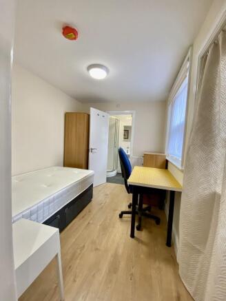 ROOM E 1