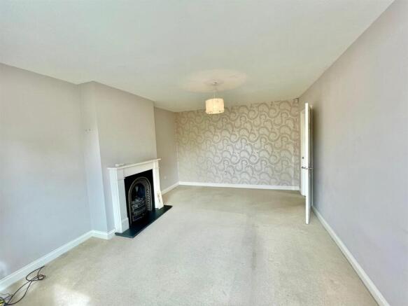 77 Church Rd Lounge 2.jpg