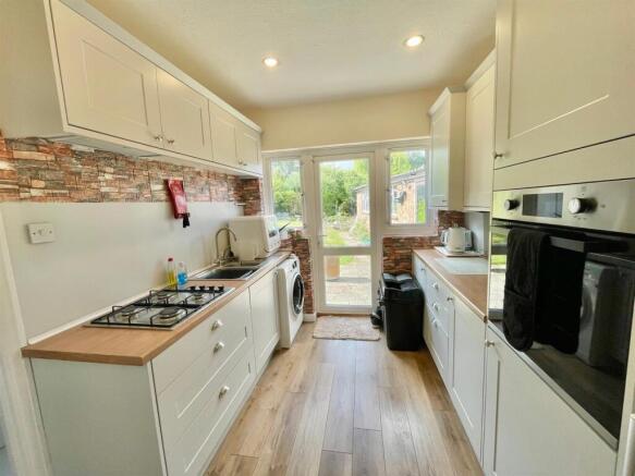 25 Elmroyd Ave Kitchen.jpg