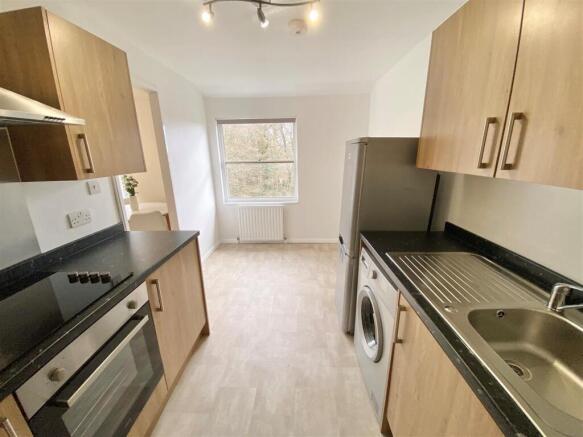 Kitchen pic 2.jpg