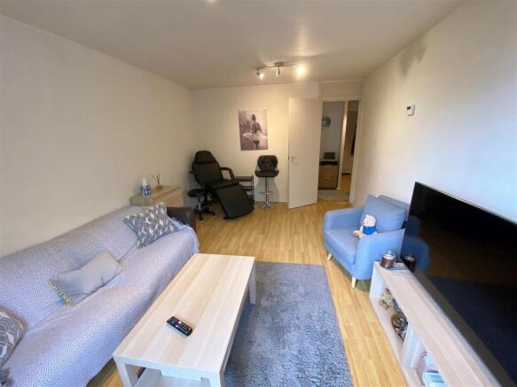 Lounge pic 2.jpg