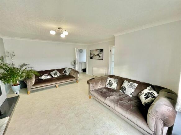 29 Sandringham Lounge 2.jpg