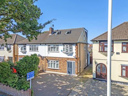 Pettits Lane North, Romford, RM1