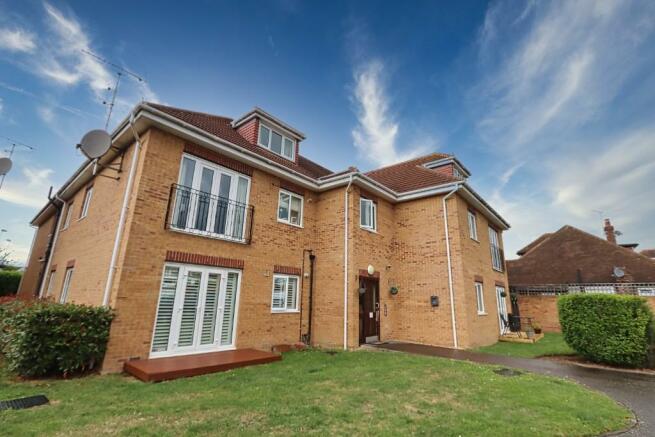 1 bedroom flat for sale in Fern Court, Lodge Lane, Romford ...