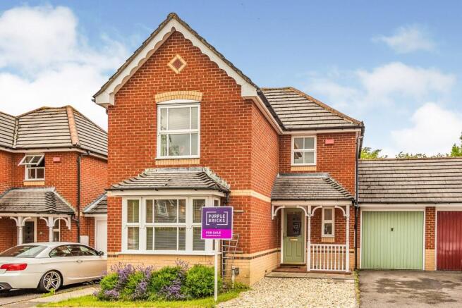 3 Bedroom Link Detached House For Sale In Heather Drive Thatcham Rg18