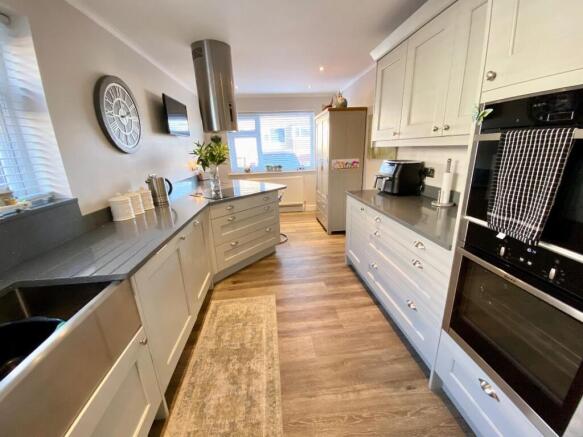 MODEN BREAKFAST KITCHEN