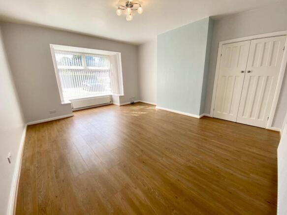 LOUNGE WITH BAY WINDOW