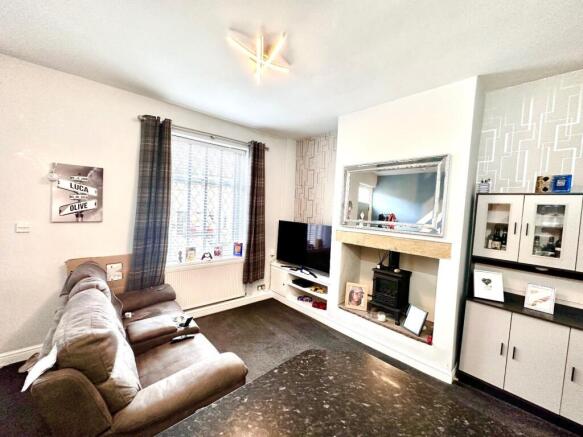 OPEN PLAN LIVING AREA