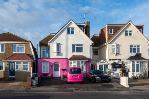 Brighton Road, Worthing, BN15