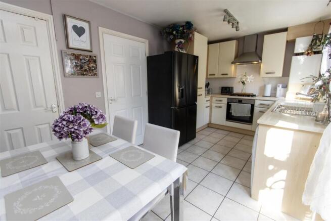 Kitchen 4.jpg