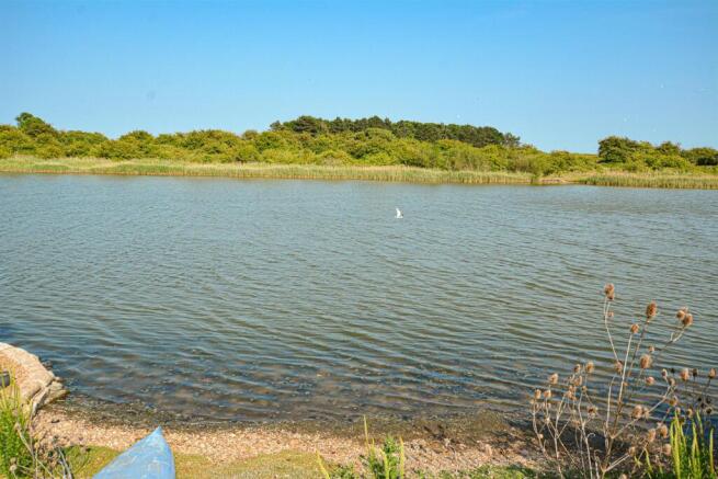 Rear lagoon with direct access