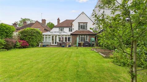 Wheatsheaf Close, Horsell, Surrey, GU21