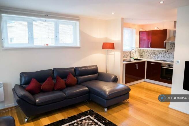 2 bedroom flat to rent Newtown