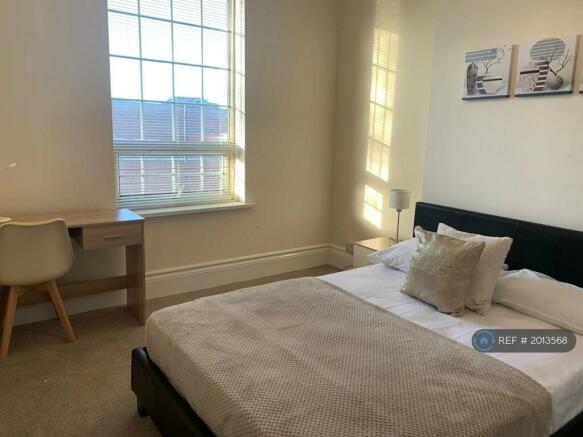 Room 6 - Double Room With Desk Available