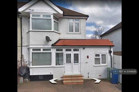 Greenford - 4 bedroom end of terrace house