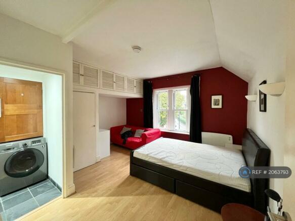 Double Bedroom & Lounge Combined 