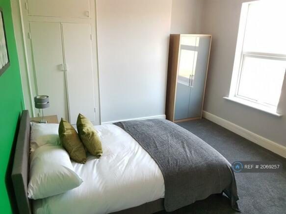 Large Double Room Available