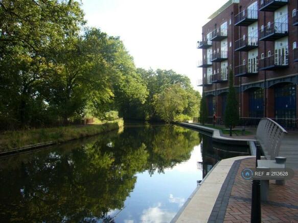 View Of Stratford Upon Avon Canal Outside