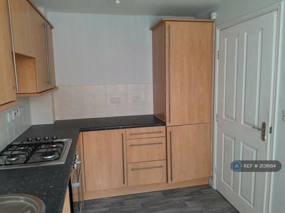 Kitchen With Integrated Fridge/Freezer