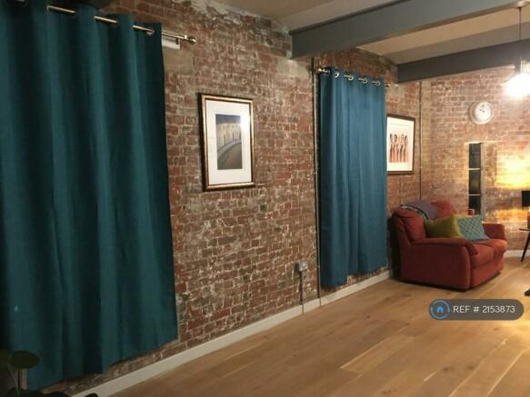 Beautiful Exposed Brick, Open Plan Living Space 