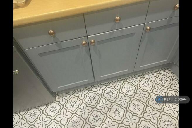 Kitchen Units/Flooring