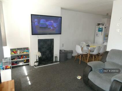 Hull - 3 bedroom end of terrace house