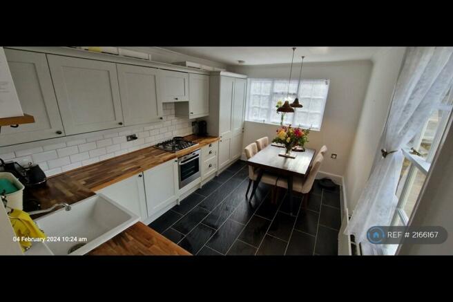 Kitchen & Dining Space