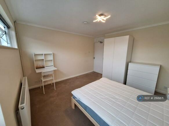 Spacious And Bright Fully Furnished Room