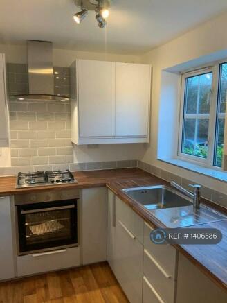 Kitchen Oven, Hob And Extractor