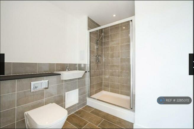 Ensuite Bathroom 2